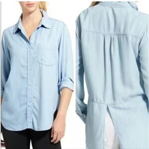 Athleta Bootjack Chambray Shirt Light Blue Button Down Back Slit Hem Size S